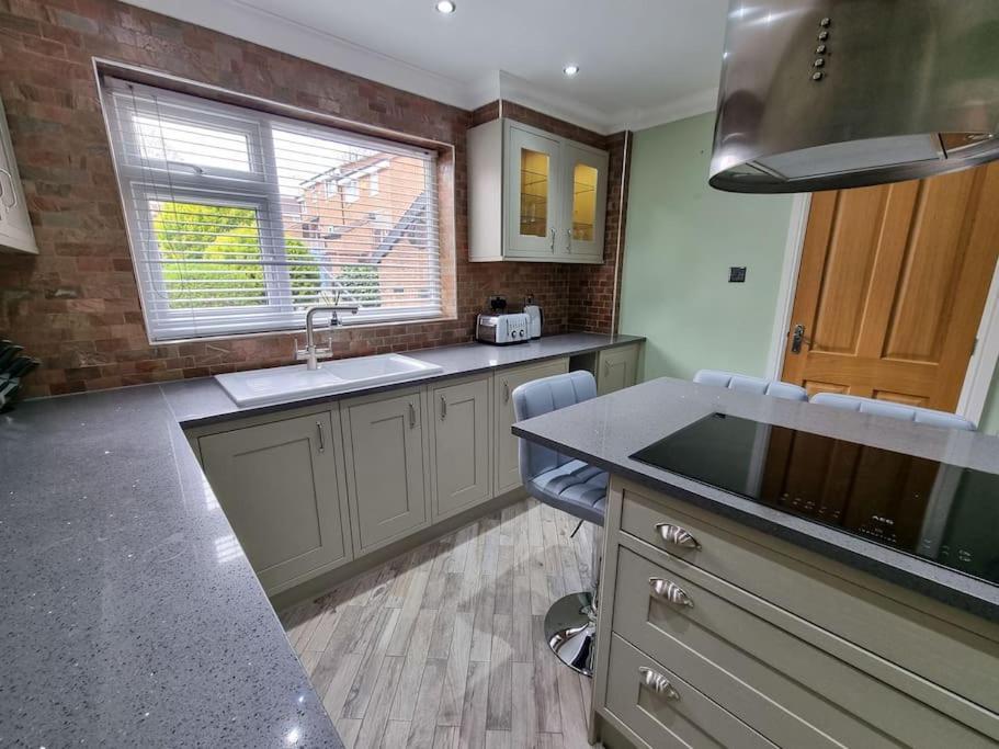 Stunning Family Home Close To The City Centre Manchester Exterior foto